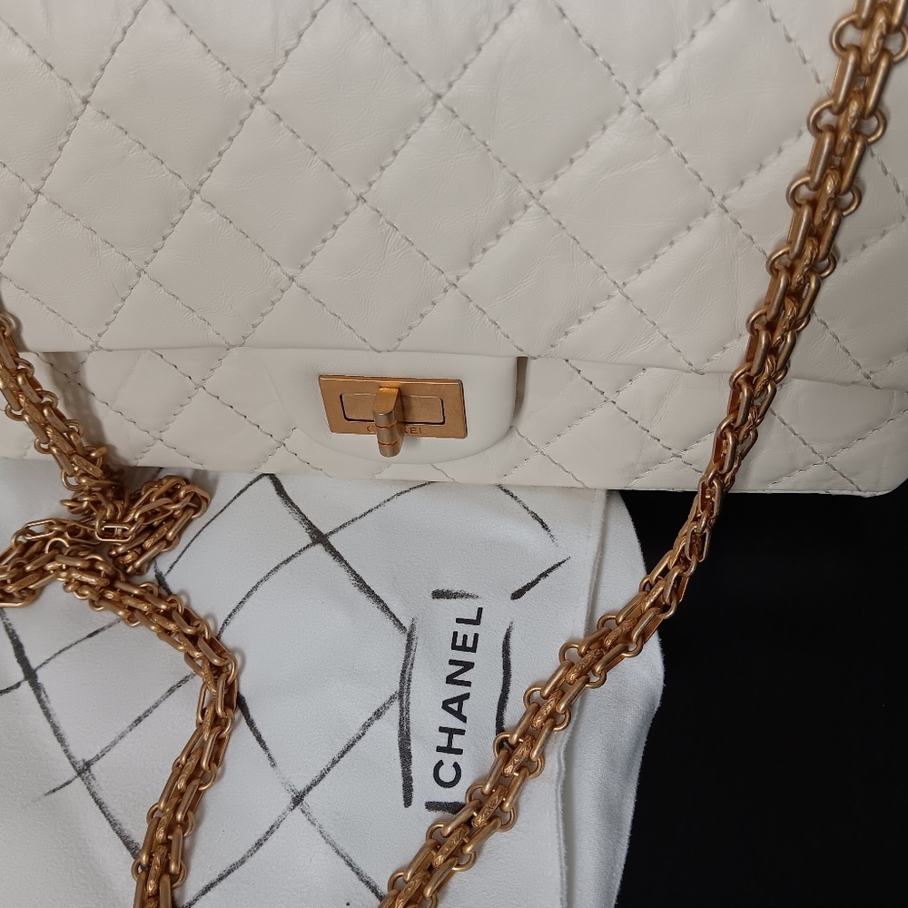 Chanel quilted hand bag (Never used) cream in color